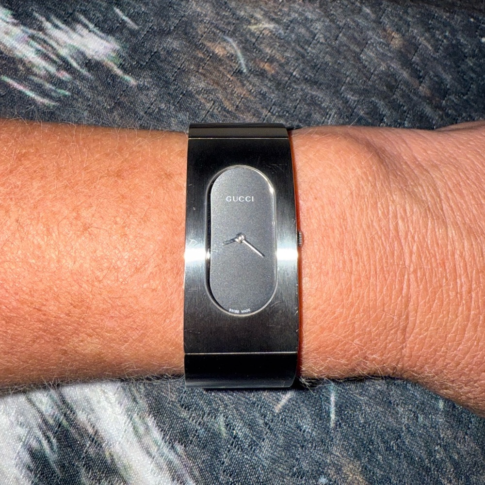 Gucci Silver Tone Bracelet Watch with Black Dial - Picture 6 of 10